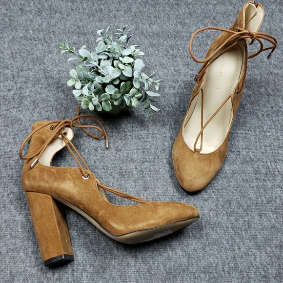 tan closed toe shoes